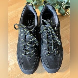 Women’s Clarks Wave Trek black leather hiking/walking shoes - Size 8.5